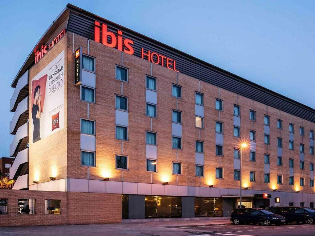 Ibis Barcelona Molins De Rei Hotel Екстериор снимка